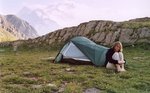 Bivouac au bord du lac, avec la Meije en toile de fond.