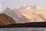 Le Lac du Goléon et la Meije dans les lumières du soir.