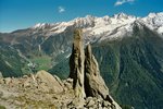 L'Aiguillette d'Argentière, avec au fond le hameau du Tour, l'Aiguille et le Glacier du même nom.
