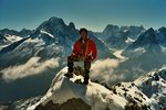 François sur l'arête du Belvédère, au fond la Verte et les Grandes Jorasses.