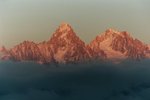 L'Aiguille du Chardonnet et l'Aiguille d'Argentière dans les toutes dernières lueurs du jour.