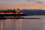 Antibes, la baie des Anges et les Alpes.