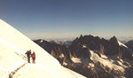 La Meije, reine de l'Oisans. Puissante muraille longtemps réputée invincible, elle fut le dernier grand sommet des Alpes à avoir été gravi, par Gaspard en 1877.