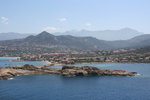 L'Île Rousse vue de l'Île de la Pietra. Au fond, le Monte Padru.