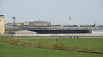 L'ancien aéroport de Tempelhof, dont l'aérogare, datant du Troisième Reich, est le troisième plus grand bâtiment au monde.