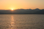 À bord du ferry, lever de soleil sur le Golfe d'Ajaccio.
