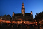 La Grand-Place au crépuscule.
