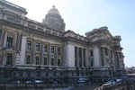 Palais de justice (plus vaste que la Basilique Saint-Pierre de Rome !).
