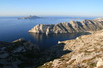 Calanque de Sormiou et île de Riou.