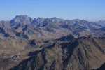 L'Argentera (3297 m, à gauche), le Gélas (3143 m, au centre)  et le Grand Capelet (2935 m, à droite).