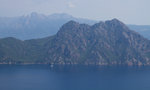 Le Monte Senino, et derrière, le Capu d'Orto, vus de la presqu'île de Scandola.