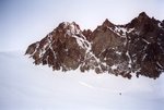 La Grande Aiguille des Glaciers vue de la combe sous le Dôme de Neige.