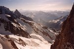 La Blanche et la Noire de Peuterey se découpent. Devant, le Glacier du Petit Mont Blanc. Au fond, le Grand Combin.