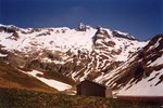 La Grande et la Petite Aiguille des Glaciers, vues du parking des Lanchettes. L'itinéraire de montée passe par la gauche, alors que nous sommes descendus par les Cabottes, à droite.