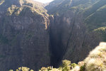 La cascade de Jinbar, haute de 500 mètres.