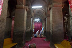 Intérieur de l'église taillée dans la roche de Bet Medhane Alem.