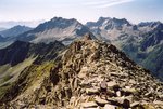 Le paysage minéral du massif de Belledonne. Au fond, le Grand Miceau et le Pic du Frêne.