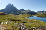Lac Roumassot et pic du Midi d'Ossau.