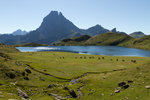 Lac Gentau et pic du Midi d'Ossau.