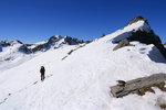 Sous la crête sommitale.