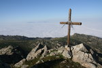 Mer de nuages de laquelle émerge les montagnes du Cap Corse (Monte Stello à droite)