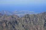 Du sommet, vue sur la ville de Calvi et l'aéroport Sainte-Catherine.