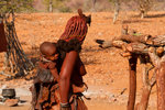Femme himba et son enfant