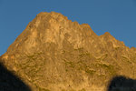 Derniers rayons du soleil sur les pics de granite.