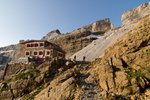 Le refuge des Sarradets et la brèche de Roland.