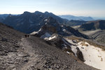 Sur l'arête sommitale du Taillon, le pic du Marboré, le Cylindre du Marboré et le Mont Perdu en arrière-plan.