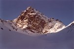 Le Puy Gris (2908 m), dans l'échancrure du Col de Comberousse.