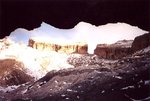 La Brèche de Roland, versant espagnol. D'après la légende, c'est en voulant briser son épée sur le rocher que Roland provoqua cette cassure.