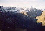 Le cirque de Gavarnie vu du sommet du Piméné. Au centre, la Brèche de Roland.