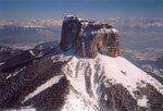 Le Mont Aiguille vu du sommet des Rochers du Parquet.