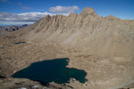 Le lac des Neuf Couleurs et l'aiguille de Chambeyron.