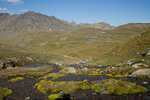 Le ruisseau de la Reculaz. Le col de l'Iseran (2764 m) est derrière.