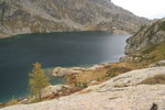 Le Lac Vert, avec le refuge de Valmasque sur l'autre rive.